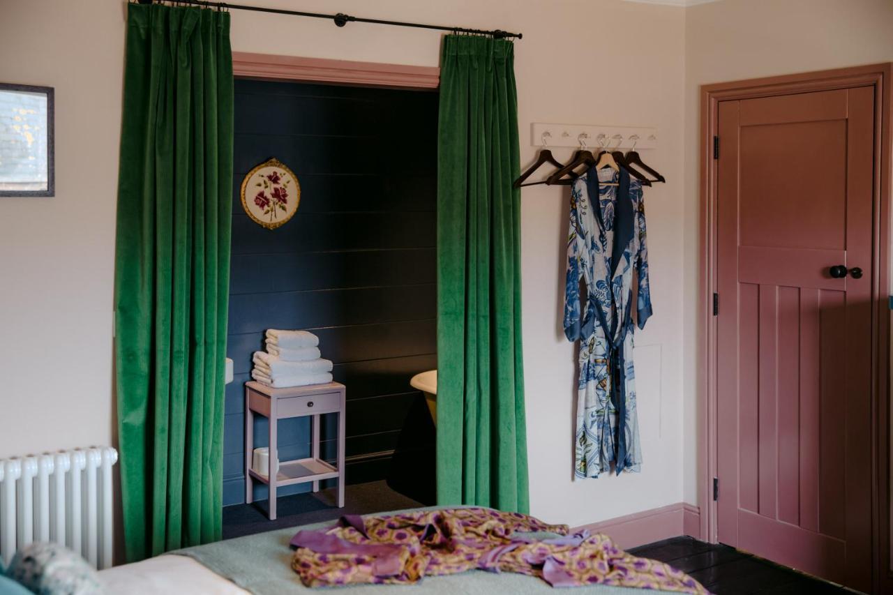 The Rose Hotel Дийл Екстериор снимка